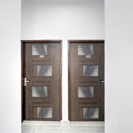 Garhi Harsaru Hotel O 71370 White House מראה חיצוני תמונה