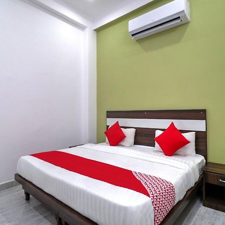 Garhi Harsaru Hotel O 71370 White House מראה חיצוני תמונה