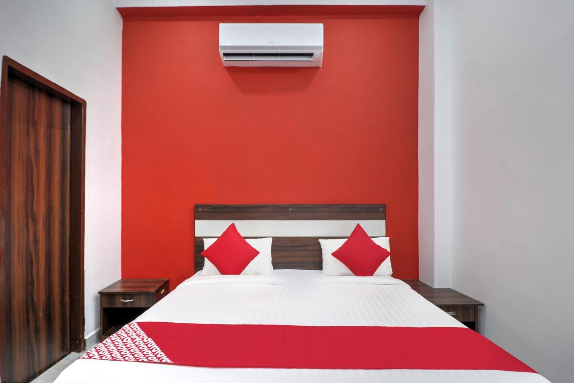 Garhi Harsaru Hotel O 71370 White House מראה חיצוני תמונה