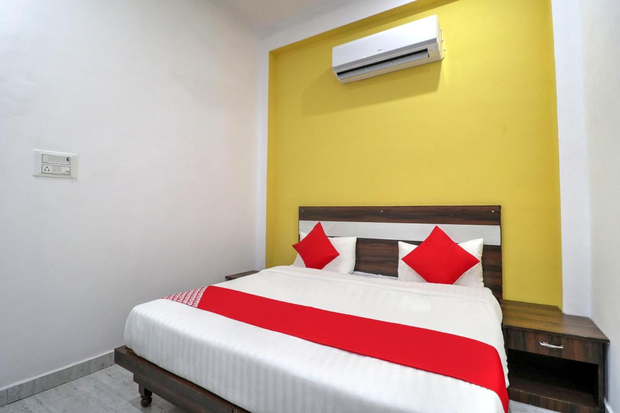 Garhi Harsaru Hotel O 71370 White House מראה חיצוני תמונה
