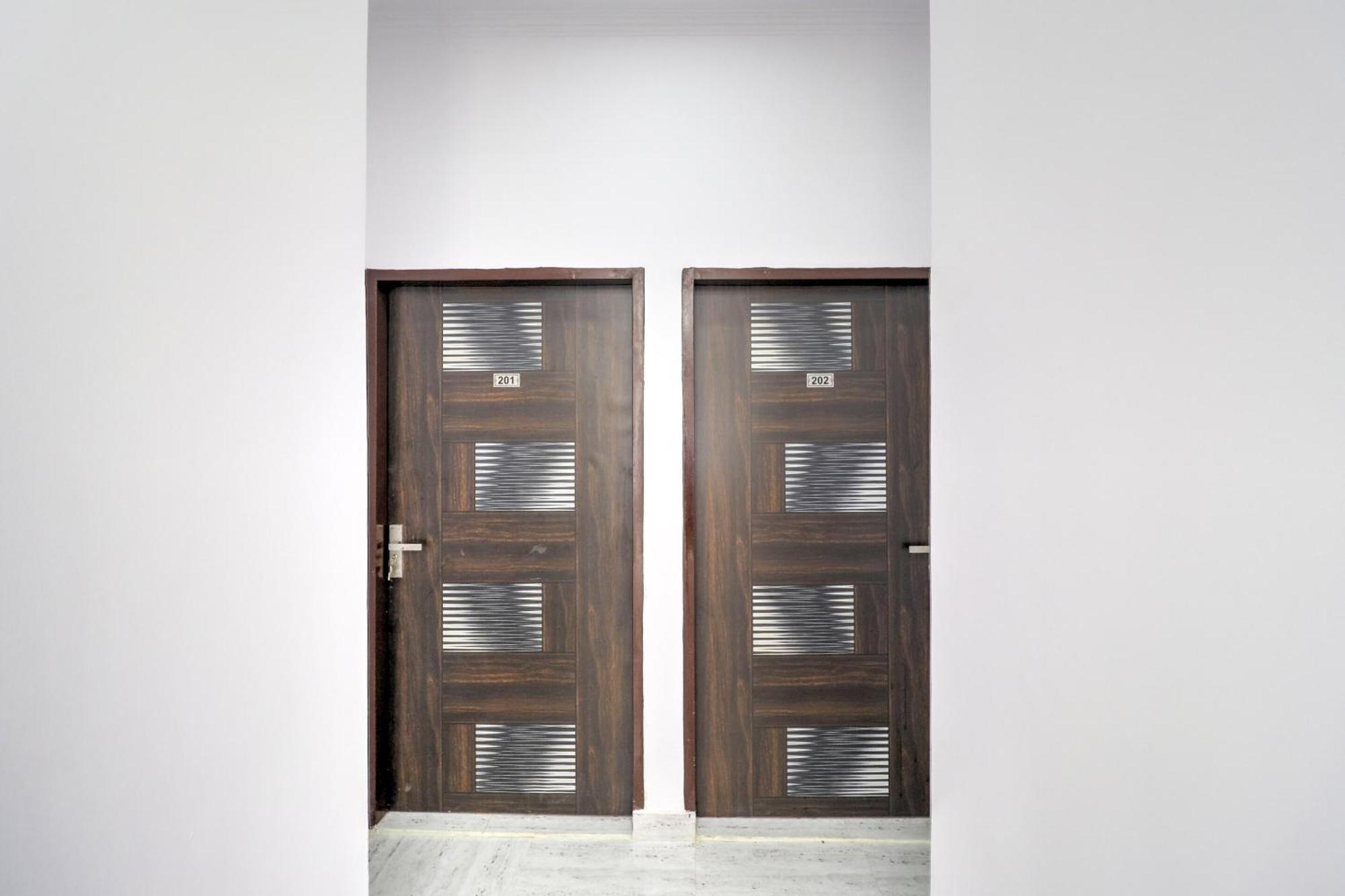 Garhi Harsaru Hotel O 71370 White House מראה חיצוני תמונה