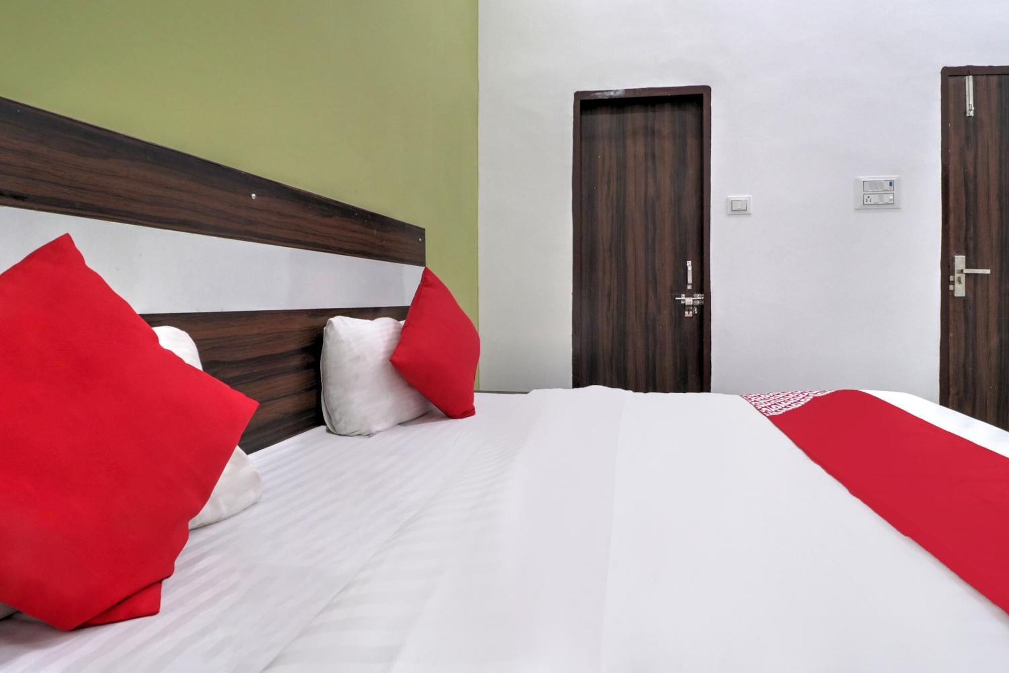 Garhi Harsaru Hotel O 71370 White House מראה חיצוני תמונה